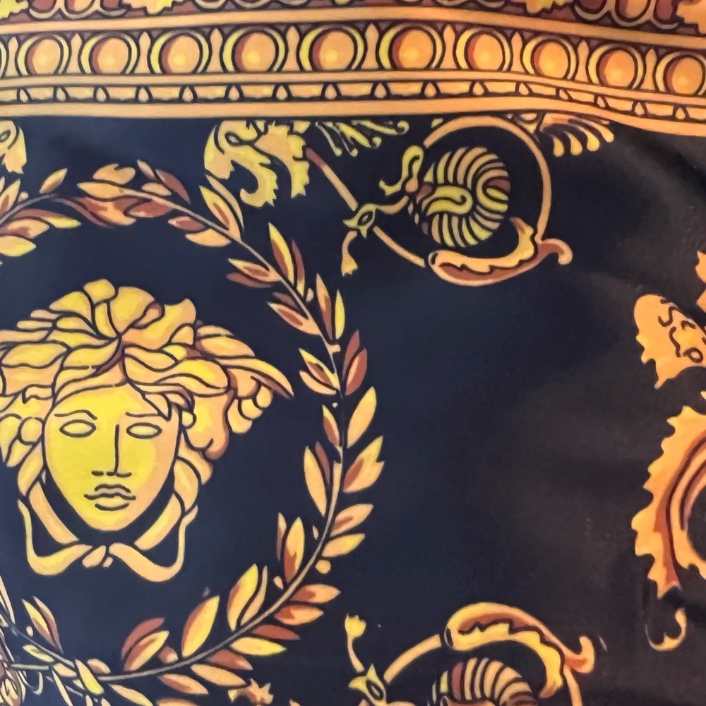 Elegant Black Robe with Gold Accents - Picture 4 of 8